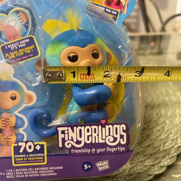 Fingerlings Interactive Baby Monkey Leo 70+ Sounds And Reactions 2023 Blue - Picture 2 of 5